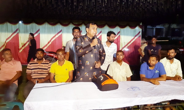 ঠাকুরগাঁওয়ের রোড ১নং ওয়াপদা কলোনীতে নাইট শটবার ফুটবল টুর্নামেন্ট উদ্বোধন