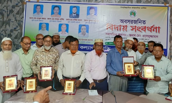 ঠাকুরগাঁওয়ে সাত ইউনিয়ন ভূমি কর্মকর্তা বিদায় সংবর্ধনা