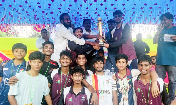 ঠাকুরগাঁওয়ের বাহাদুরপাড়ায় ফুটসাল ফুটবল টুর্নামেন্ট’র ফাইনাল