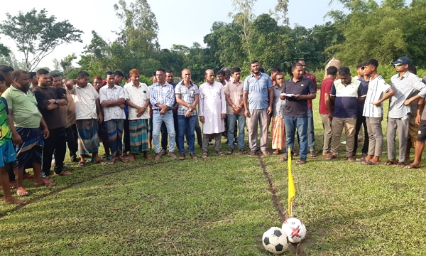 ঠাকুরগাঁওয়ের বালিয়াডাঙ্গীর চৌরঙ্গীতে ফুটবল টুর্নামেন্ট উদ্বোধন